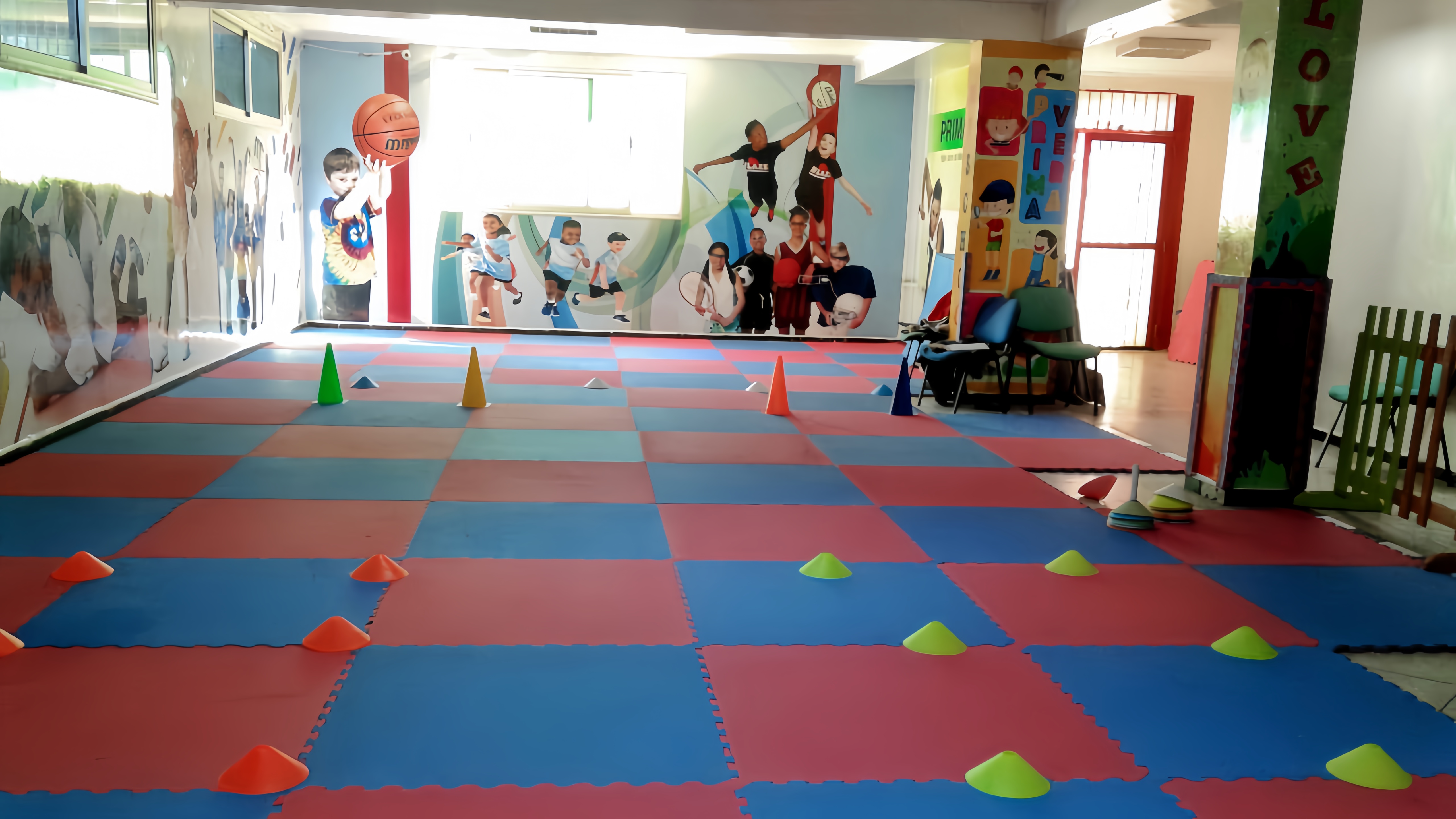 Enfants participant à des activités sportives à l'École Regency